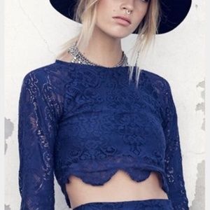 FOR LOVE & LEMONS  Lace Midnight Crop Top